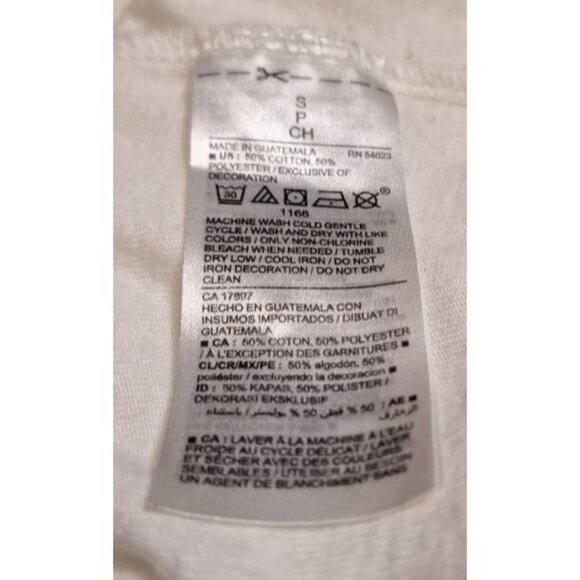 Old Navy Men's T-Shirt White Small Graphic Man Ontop of Cliff Looking Over Wqter - Picture 5 of 5